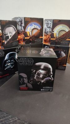 Hasbro - Hasbro Star Wars The Black Series, Casco Elettronico Premium BLACK SHADOW TROOPER con Effetti - - Movie prop Black Series | Catawiki