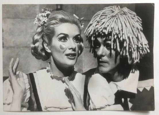 Robert Cohen (AGIP) - Dick van Dyke - Sally Ann Howes - Chitty Chitty bang bang - tirage original d’époque - 1968 | Catawiki