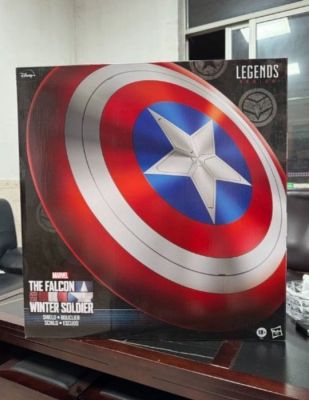 The Falcon and the Winter Soldier - Hasbro - - Movie prop 24 in / 60 cm; Premium role-play shield; Adjustable straps; Hasbro Legends Series; Age 18+ | Catawiki
