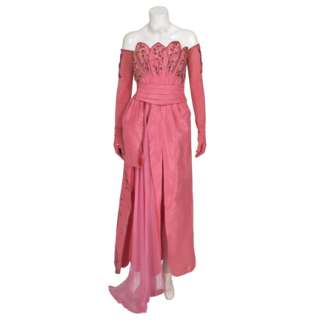 LAVERNE AND SHIRLEY - Shirley Feeney (Cindy Williams) pink dress with gloves