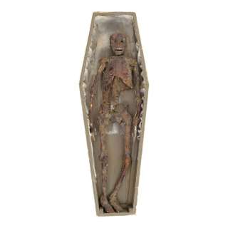 POLTERGEIST (1982) - Lot 1474 - Desiccated Corpse in Coffin Model Miniature