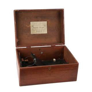 HUGO (2011) - Lot #1268 : Georges Melies‘ (Ben Kingsley) Screen-Matched SFX Box of Memories