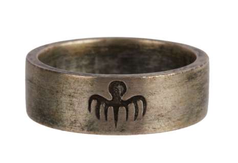 JAMES BOND - SPECTRE | DANIEL CRAIG "JAMES BOND" SPECTRE RING (WITH DVD) | Julien’s