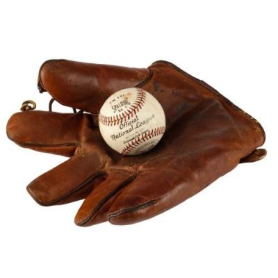 THE NATURAL (1984) - Lot #1002 : Young Roy Hobbs‘ (Mark Atienza) Glove and Baseball