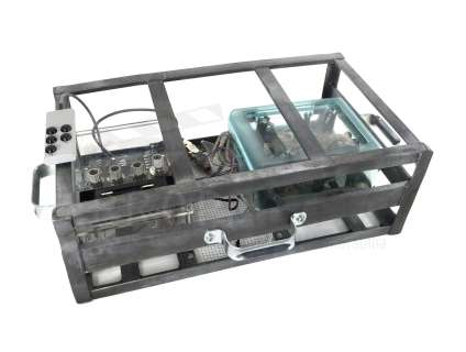 Lot 78 - The Strain - Dutch‘s Strigoi Brain Audio Device Prop (0053)