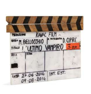 Clap Original Du Film " Sangue Del Mio Sangue " (Titre de Travail : L’ Ultimo Vampiro) de Marco Bellochio, Dédicacé Par L’équipe Du Film | Production Kavac Film | Artcurial