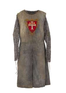 Lot 46 - The Templar tunic and chain mail worn by Russell Crowe as the character, ‘Robin Longstride‘, in the film, Robin Hood (2010)