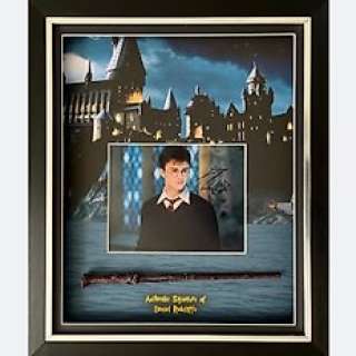 Harry Potter - Signed by Daniel Radcliffe (Harry) - RARE - FRAMED WITH WAND! | Catawiki