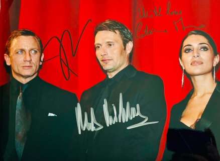 James Bond 007: Casino Royale - Triple signed by Daniel Craig, Mads Mikkelsen and Caterina Murino | Catawiki