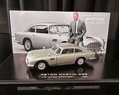JAMES BOND 007 -SPECTRE 2015 - Daniel Craig- Aston Martin DB5 - AUTOMOBILIA ART Exclusive - Collector’s item in a very limited edition of 30 pcs worldwide.- Serial 3/30 - 45x24CM - New Items - On the back of the base is a certificate of authenticity… | Catawiki
