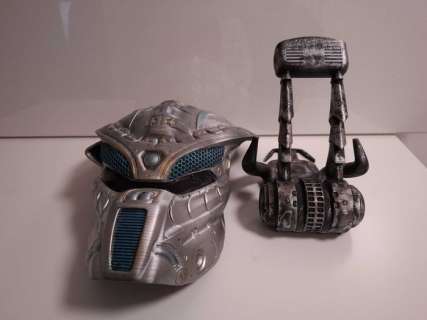Predator - Mask with stand - 1:1 Scale - Hand painted | Catawiki