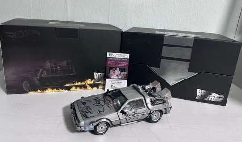 Back to the Future - DeLorean Time machine model, signed by Michael J Fox, Christopher Lloyd, Tom Wilson, Lea Thompson - | Catawiki