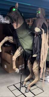 Professionele animatronic Zombie on Horse - - Movie prop | Catawiki