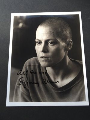 Alien 3 - Signed by Sigourney Weaver, with Letter of Authenticity - Photo, Autograph | Catawiki