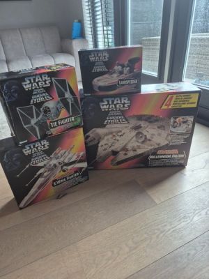 Star Wars - Lucasfilm - Vintage - Millenium Falcon - Landspeeder - xwing - Tie Fighter - 1995 - in box - kenner | Catawiki