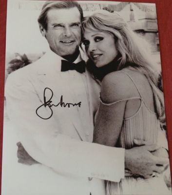 James Bond 007: A View To a Kill - Roger Moore (+) is James Bond 007 - autopgraph, photo, signed with Certified Genuine b´bc holographic COA | Catawiki
