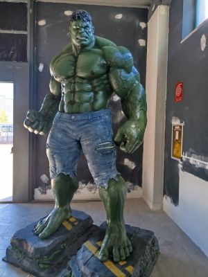 Marvel - Gigantic Hulk Statue (250 cm) - Pick Up possible - Action figure Hulk - 2010-2020 - U.S.