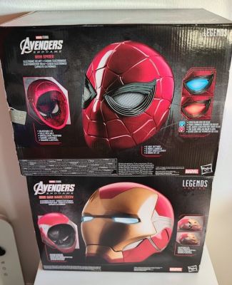 Marvel: Avengers - Hasbro - - Movie prop Hasbro Marvel Legends – Iron Spider & Iron Man Electronic Helmets – Avengers: Endgame – 1:1 Scale