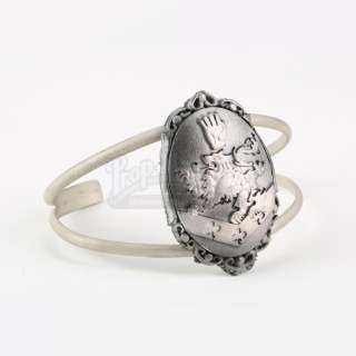 The Twilight Saga - Lot 608 - Esme Cullen‘s Stunt Crest Bracelet