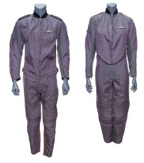 STARSHIP TROOPERS (1997) - Lot #359: Djana‘D‘s (Tami-Adrian George) and Corporal Birdie‘s (Ungela Brockman) UCF 6th Mobile Infantry Costumes