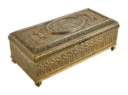 Lot 1128 - DRACULA (UNIVERSAL 1931): BELA LUGOSI "DRACULA" SCREEN-MATCHED "VAMPIRE MIRROR" CIGARETTE BOX (WITH DVD)