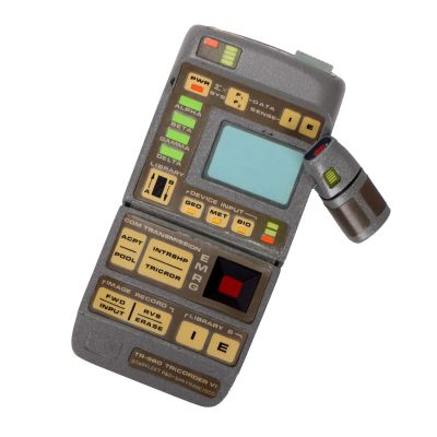 Star Trek: the Next Generation | Lot 367 - Starfleet Mark VI Static Tricorder Prop | Julien’s