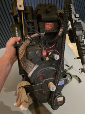 Ghostbusters Proton Pack Movie Replica with Ghost Trap | eBay Europe (Buy It Now)