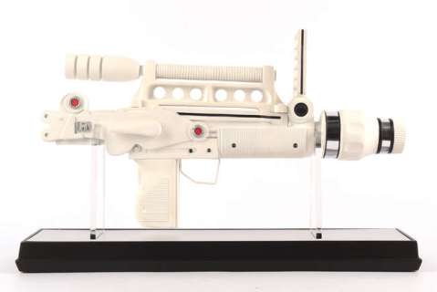 James Bond: Moonraker laser rifle prop replica made in polyresin by Factory Entertainment, 1:1… | Ewbank’s