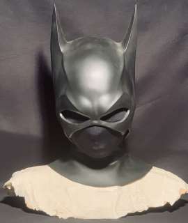 Lot 36 - Birds of Prey (2002 2003) - Batgirl (Dina Meyer) Cowl (Stunt) on Lifecast