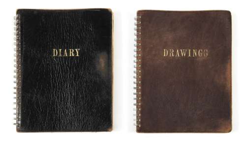 Deux Carnets Accessoires de Jeu Du Film " This Must Be the Place " de Paolo Sorrentino | Le premier titré doré Diary est un journal intime à couverture de cuir noire, pages manuscrites. | Artcurial