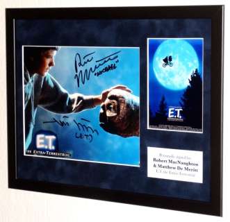 E.T. the Extra-Terrestrial - Robert MacNaughton & Matthew De Meritt (Michael & E.T.) Framed, signed + Certificate of | Catawiki