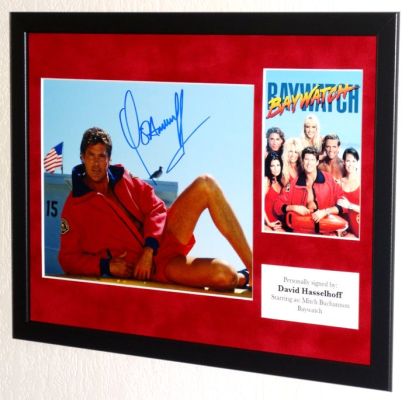 Baywatch - David Hasselhoff (Mitch Buchannon) Premium Framed, signed + COA & Photo signing session | Catawiki
