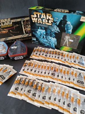 Disney Hasbro - Toy 2x giochi in scatola vintage + 50 bustine di cards da collezione + 3 tins | Catawiki