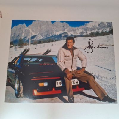 James Bond - Roger Moore as 007 (+2017) with Lotus - signed with Certified Genuine bc holographie COA | Catawiki