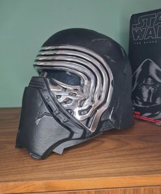 Star Wars - Hasbro - - Movie prop Helmet Kylo Ren Star Wars Black Series | Catawiki