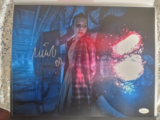 Stranger Things - Millie Bobby Brown 11x14 in Person Autograph with Character Name | Catawiki