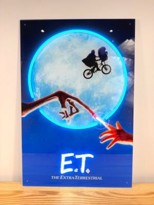 E.T - Neon light sign - Plexiglass | Catawiki