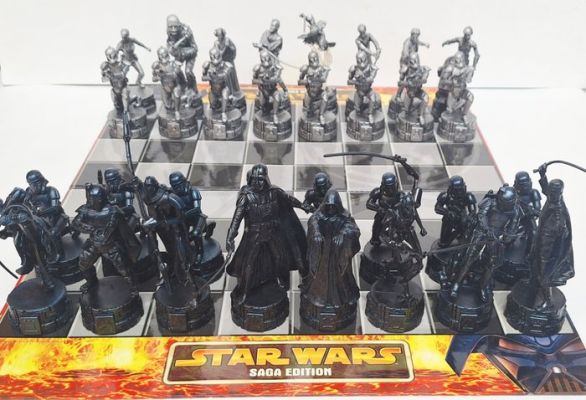 Lucasfilm Ltd. & TM. STAR WARS - Chess set - Star Wars Saga Edition numero 030305A - Resin | Catawiki