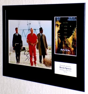 Se7en - Kevin Spacey (John Doe) Premium Framed, signed + Certificate of Authenticity | Catawiki