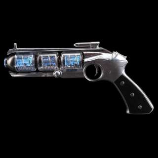 MEN IN BLACK 3 (2012) - Lot #238 : Young Agent Kay‘s (as played by Josh Brolin) Light-Up 1969 Standard Issue