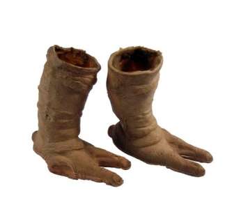 E.T. The Extra-Terrestrial Production Test Casted Feet & ILM Crew T-Shirt | Premiere Props