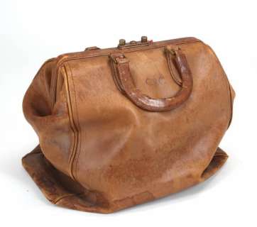 CHARLIE CHAPLIN OWNED LEATHER TRAVELLING BAG | Julien’s