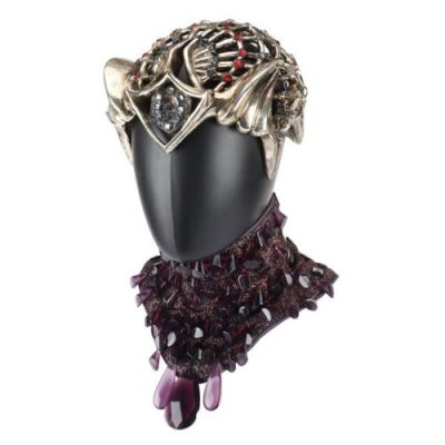 Masters of the Universe (1987) | Lot 230 : Evil-Lyn’s (Meg Foster) Screen-Matched Headdress and Necklace | Propstore