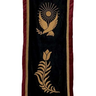 Lot 18: The Handmaid’s Tale Screen Used Banner Ep 604 | VIP Fan Auctions