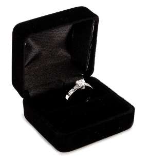 Lot 423 - Engagement ring given by "Finn" to "Rachel"