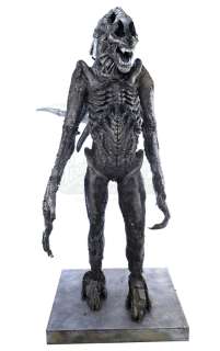 AVP: ALIEN VS. PREDATOR (2004) / AVPR: ALIENS VS. PREDATOR: REQUIEM (2007) - Lot 42 - Xenomorph Creature Costume Display