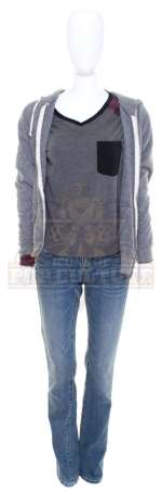 Slender Man - Hallie’s (Julia Goldani Telles) Outfit – 27-40 | Icons of Pop Culture