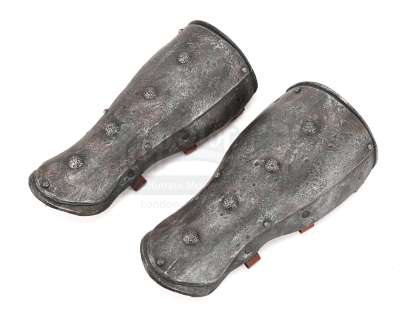 King Arthur - Lot 111 - Bors‘ (Ray Winstone) Rubber Greaves