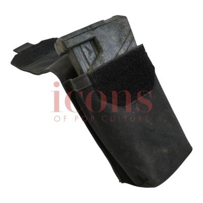 Lot 20 - Starship Troopers - Stunt Ammo Clip and Belt Pouch - 65-20 - ICN-000664 | Icons of Pop Culture