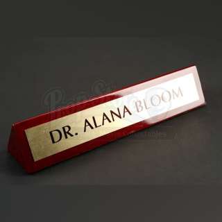 Hannibal - Lot 1024 - SEASON 3 EPISODE 8: "THE GREAT RED DRAGON" Alana Bloom‘s (Caroline Dhavernas) Desktop Name Bar